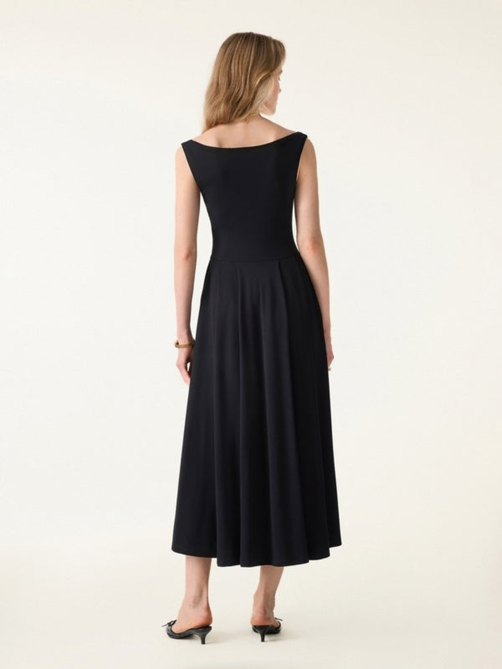 Classic Black Sleeveless A-Line Dress with Built-In Bra - Picture 3 of 11